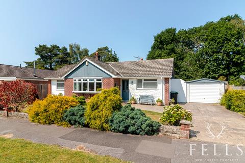 Webbs Close, Ringwood BH24 3 bed detached bungalow for sale
