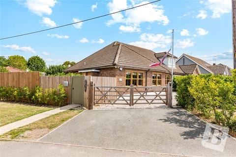 Orchard Lane, Pilgrims Hatch... 3 bed bungalow for sale