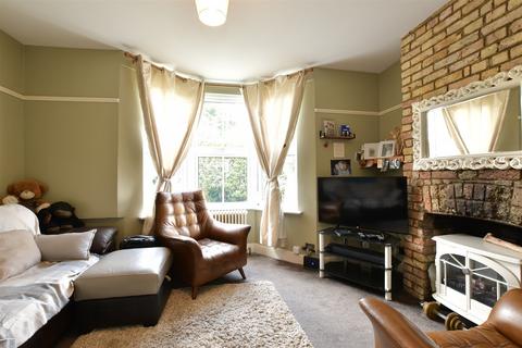 South Road, South Ockendon RM15 2 bed semi