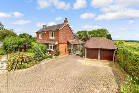 Bush Road, Tonbridge TN12 3 bed detached house