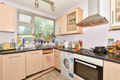 Hailey Place, Cranleigh GU6 2 bed maisonette for sale