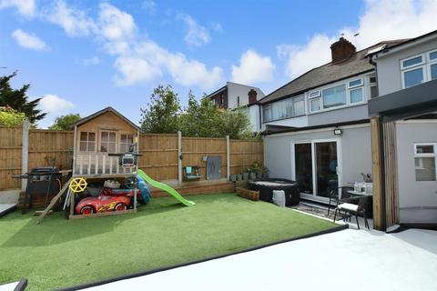 Southend Road, Woodford Green IG8 3 bed semi