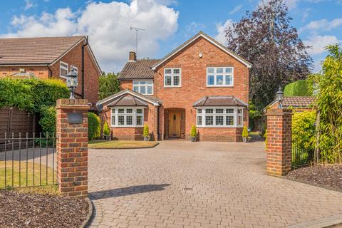 Woodham Waye, Woodham, GU21 5 bed detached house for sale
