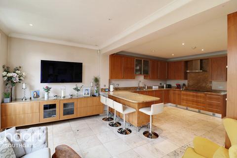 Leys Gardens, Barnet 5 bed semi