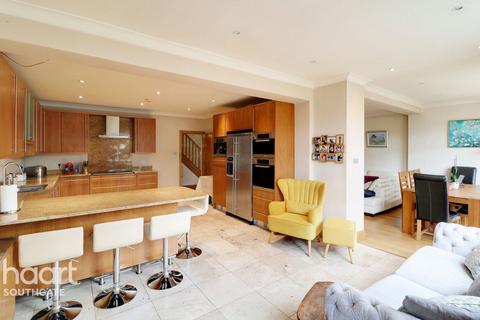 Leys Gardens, Barnet 5 bed semi