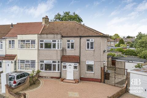 Rosslyn Avenue, Beacontree Heath 5 bed end of terrace house for sale