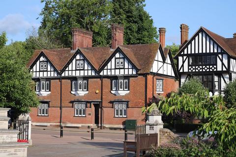High Street, Tring 2 bed semi