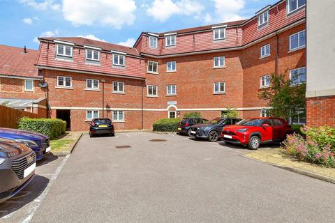 Hedgerows House, Morden SM4 2 bed flat for sale