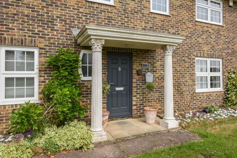 Harkness Drive, Canterbury CT2 5 bed detached house for sale