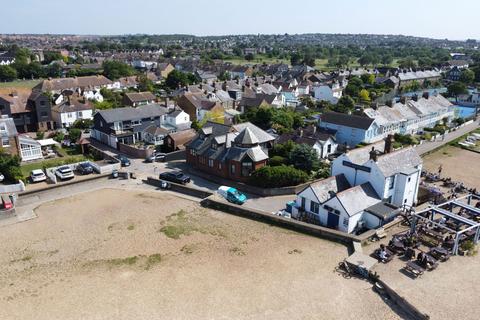 Island Wall, Whitstable CT5 4 bed detached house for sale