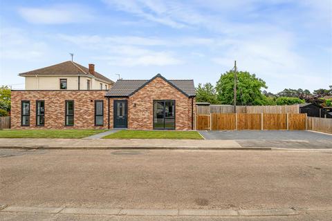 Newport Avenue, Fordham CB7 2 bed detached bungalow for sale