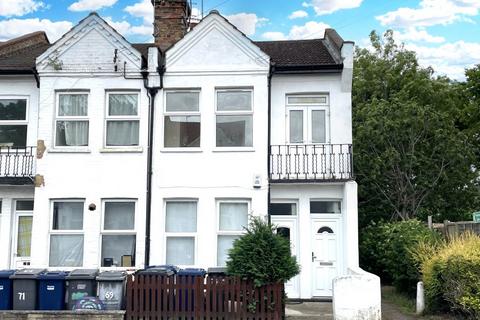 75 Welbeck Road, Barnet, EN4 8RY 2 bed maisonette for sale