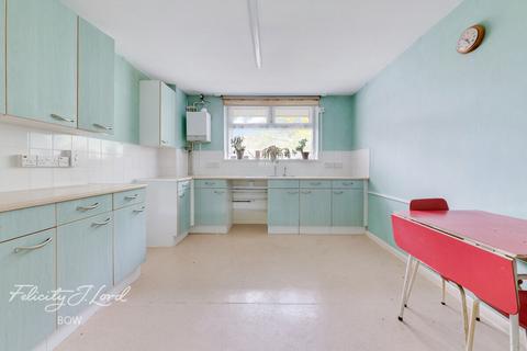 Pigott Street, London 2 bed flat for sale
