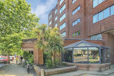 21 Wellington Road, NW8 2 bed flat for sale