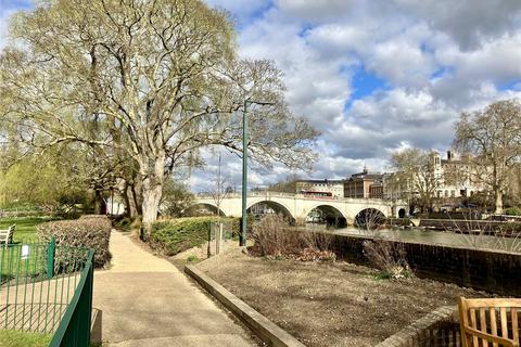 Richmond Road, East Twickenham, TW1 1 bed apartment for sale