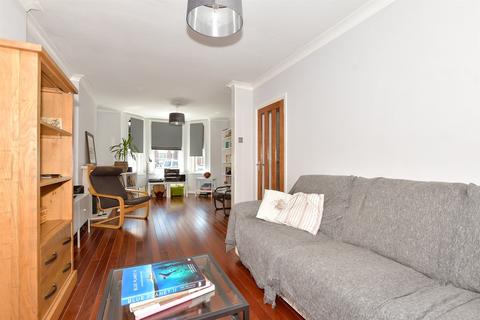 Morehall Avenue, Folkestone CT19 3 bed semi