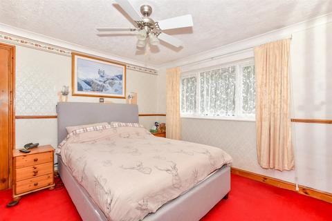Middle Park Way, Havant, Hampshire 3 bed terraced house for sale