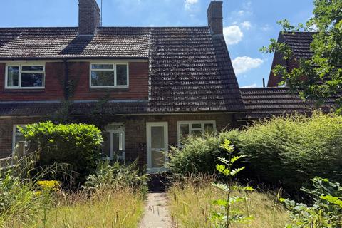 5 Halsford Croft, East Grinstead... 3 bed semi