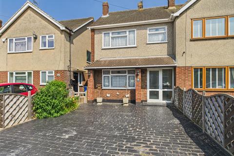Chase Road, Corringham, SS17 3 bed semi
