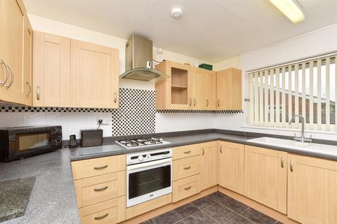 Pluckley Gardens, Margate CT9 2 bed terraced bungalow for sale