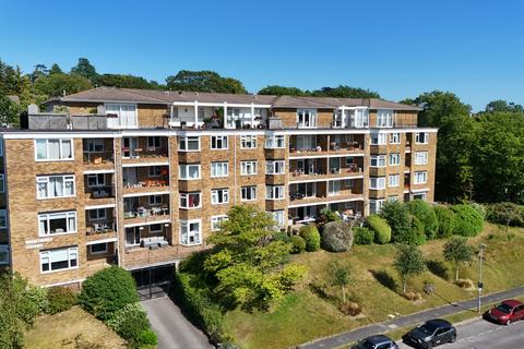 Monterey Court, Varndean Park Estate 2 bed flat for sale