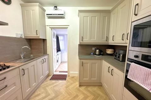 West End Avenue, London E10 6 bed terraced house for sale