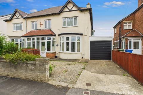 Queensgate, East Yorkshire YO16 4 bed semi