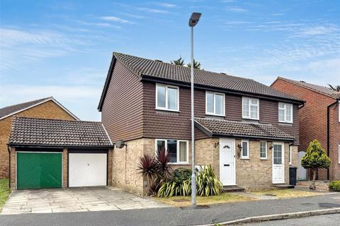 Pentland Close, Eastbourne 3 bed semi