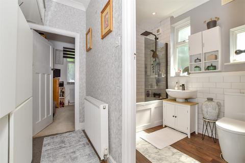 Compton Avenue, Gidea Park, Essex 3 bed maisonette for sale