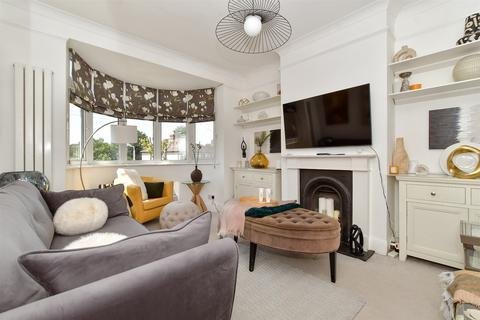 Compton Avenue, Romford RM2 3 bed maisonette for sale