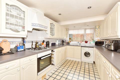 Somerset Road, Folkestone CT19 3 bed end of terrace house for sale