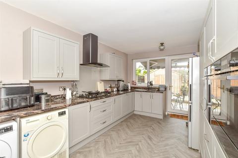 Harold Gardens, Wickford SS11 3 bed detached house for sale