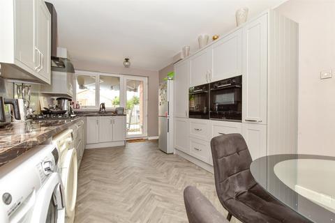 Harold Gardens, Wickford SS11 3 bed detached house for sale