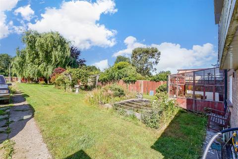 The Conifers, Dover CT15 3 bed semi