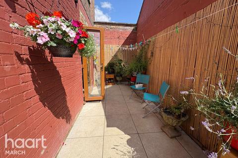 London Road, Chatteris 5 bed semi