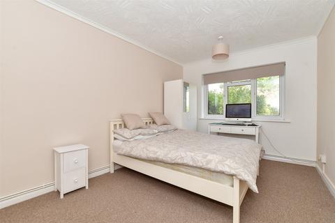 Eastern Avenue East, Romford, Essex 2 bed ground floor maisonette for sale