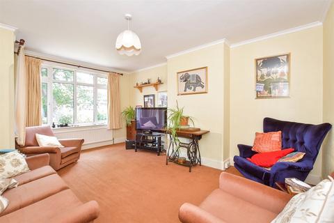 Parkside Avenue, Littlehampton BN17 4 bed semi