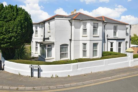 St. John's Road, Sandown PO36 4 bed semi