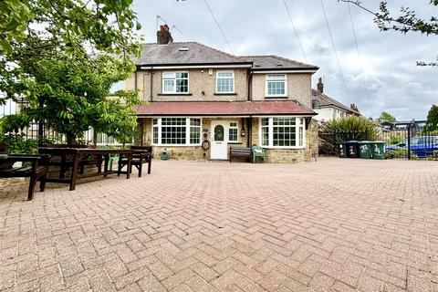 Como Drive, Bradford BD8 5 bed semi