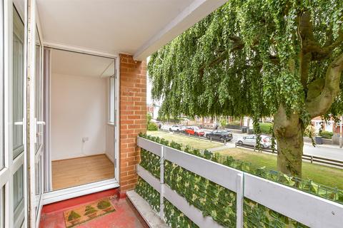 St. Peter's Park Road, Broadstairs, Kent 2 bed apartment for sale