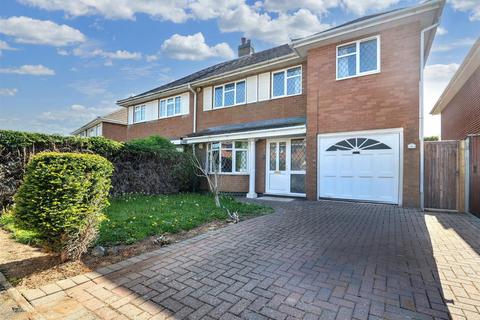 Bladon Close, Nuneaton CV11 4 bed semi