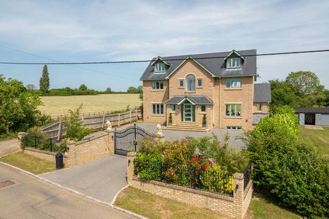 Chequers Hill, Bedford MK44 5 bed detached house for sale