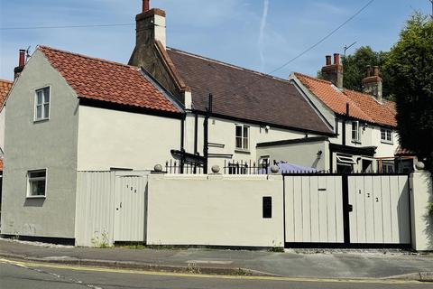 Main Street, Calverton, Nottingham 4 bed semi