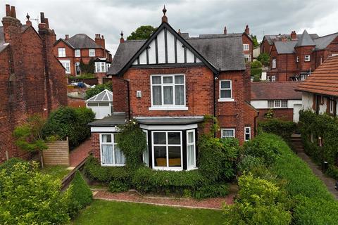 Manor Road, Scarborough 5 bed detached house for sale