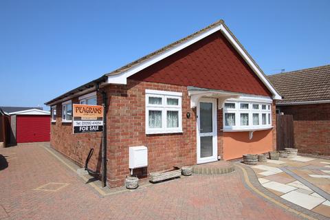 Norfolk Avenue, Holland on Sea, CO15 2 bed bungalow for sale