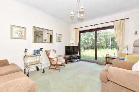 Poplar Lane, Lydd, Kent 3 bed detached bungalow for sale