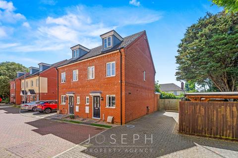Malkin Close, Ipswich, IP1 3 bed semi