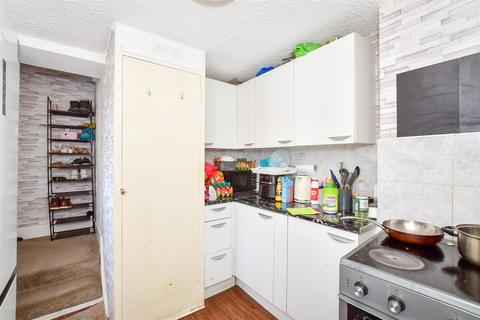 Arundel Road, Littlehampton, West Sussex 1 bed flat for sale