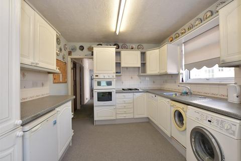 First Avenue, Wickford SS11 2 bed detached bungalow for sale