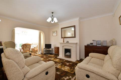 First Avenue, Wickford SS11 2 bed detached bungalow for sale